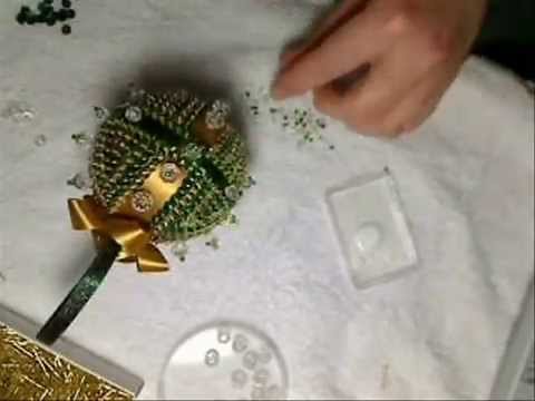 Making a Sequined Christmas Ornament