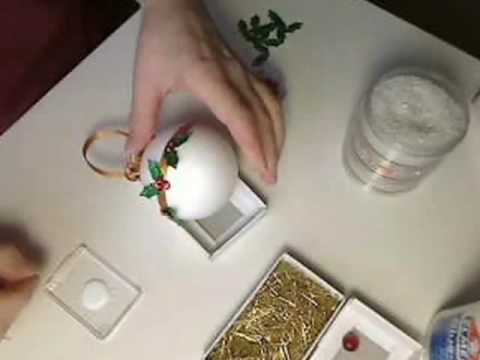 Making a glitter and sequins Christmas Ornament