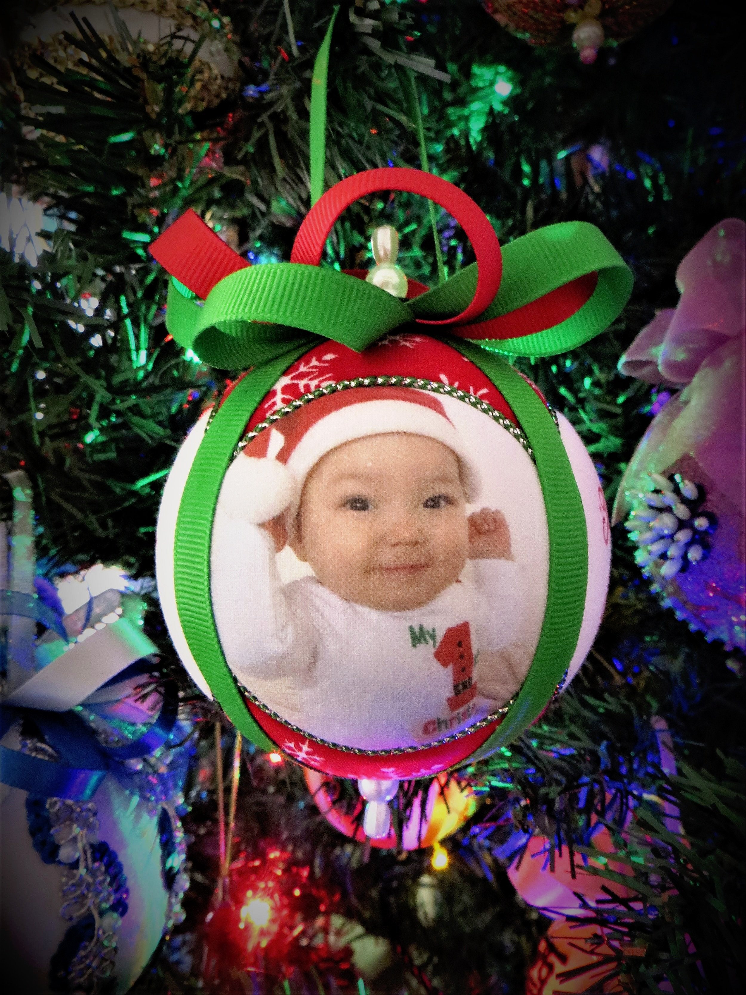 My daughter's first Christmas ornament, made using my Circle Picture Window design.